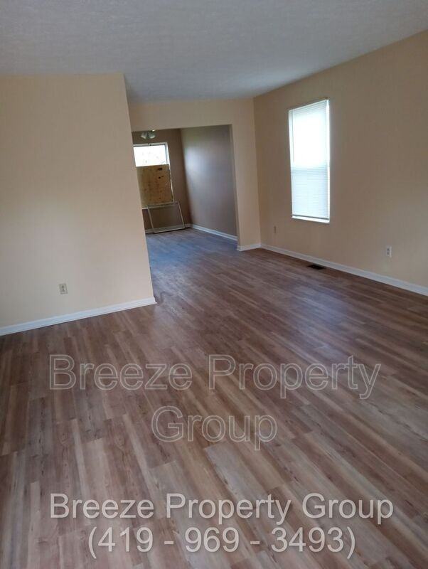 2992 Megan Cir - Photo 2 of 5