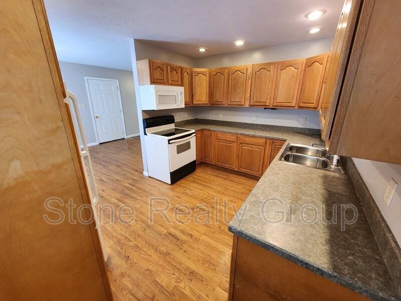 3026 S 8th St - Photo 6 of 15