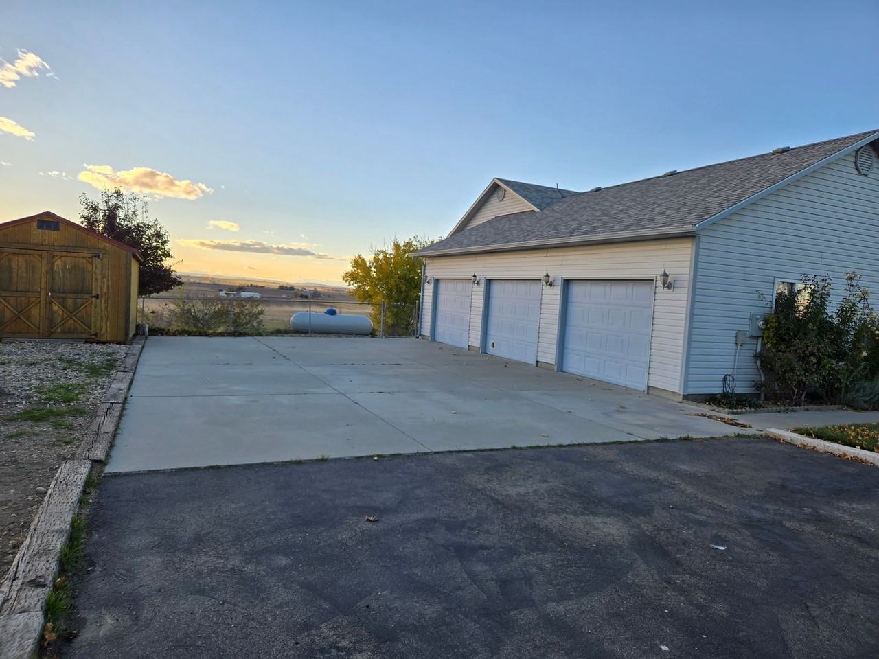 16677 Sage Acres Ln - Photo 2 of 32