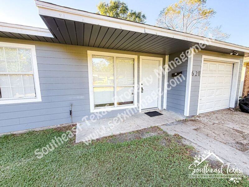 620 Smelker St - Photo 2 of 14