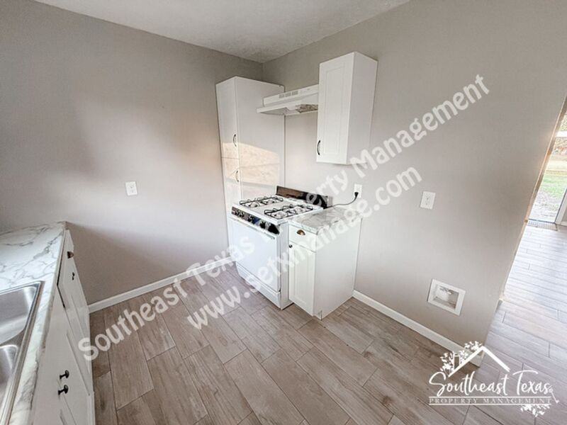 620 Smelker St - Photo 7 of 14