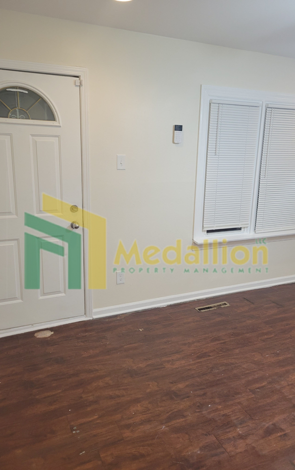 7919 S Kilbourn Ave - Photo 3 of 12