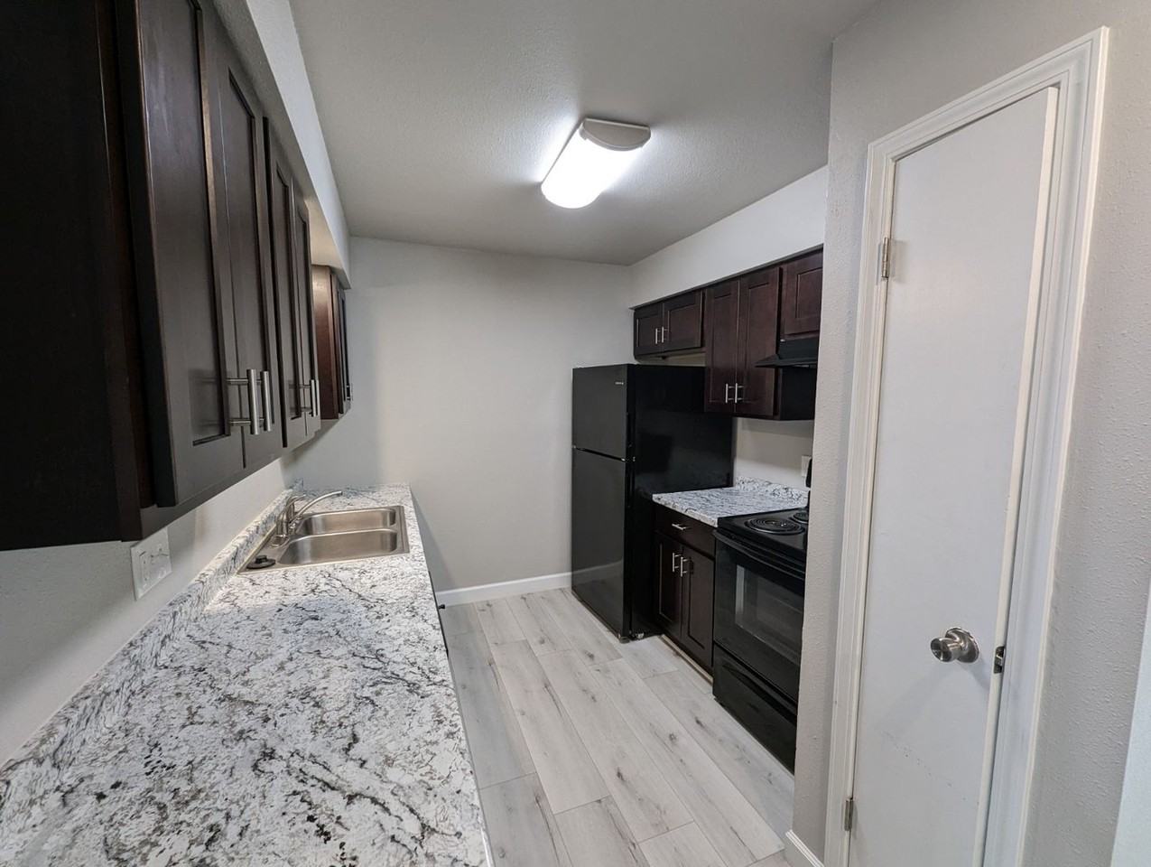 591 East Boswell Street - Photo 4 of 8