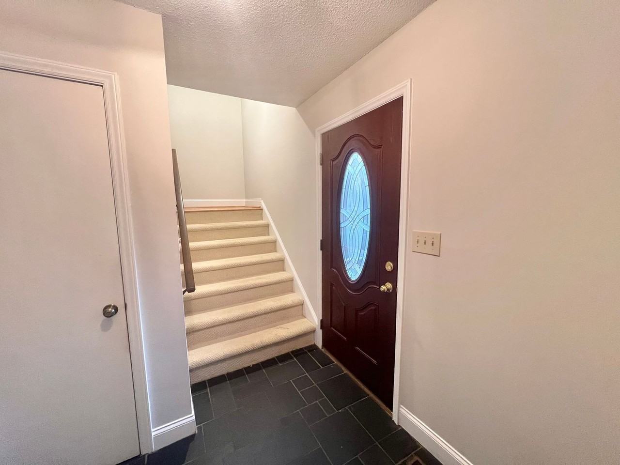 7504 Post Oak Rd - Photo 3 of 27