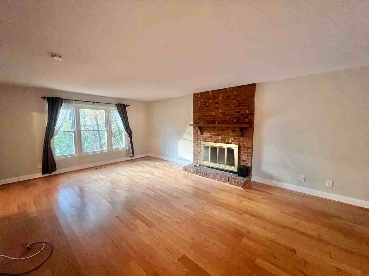 7504 Post Oak Rd - Photo 4 of 27