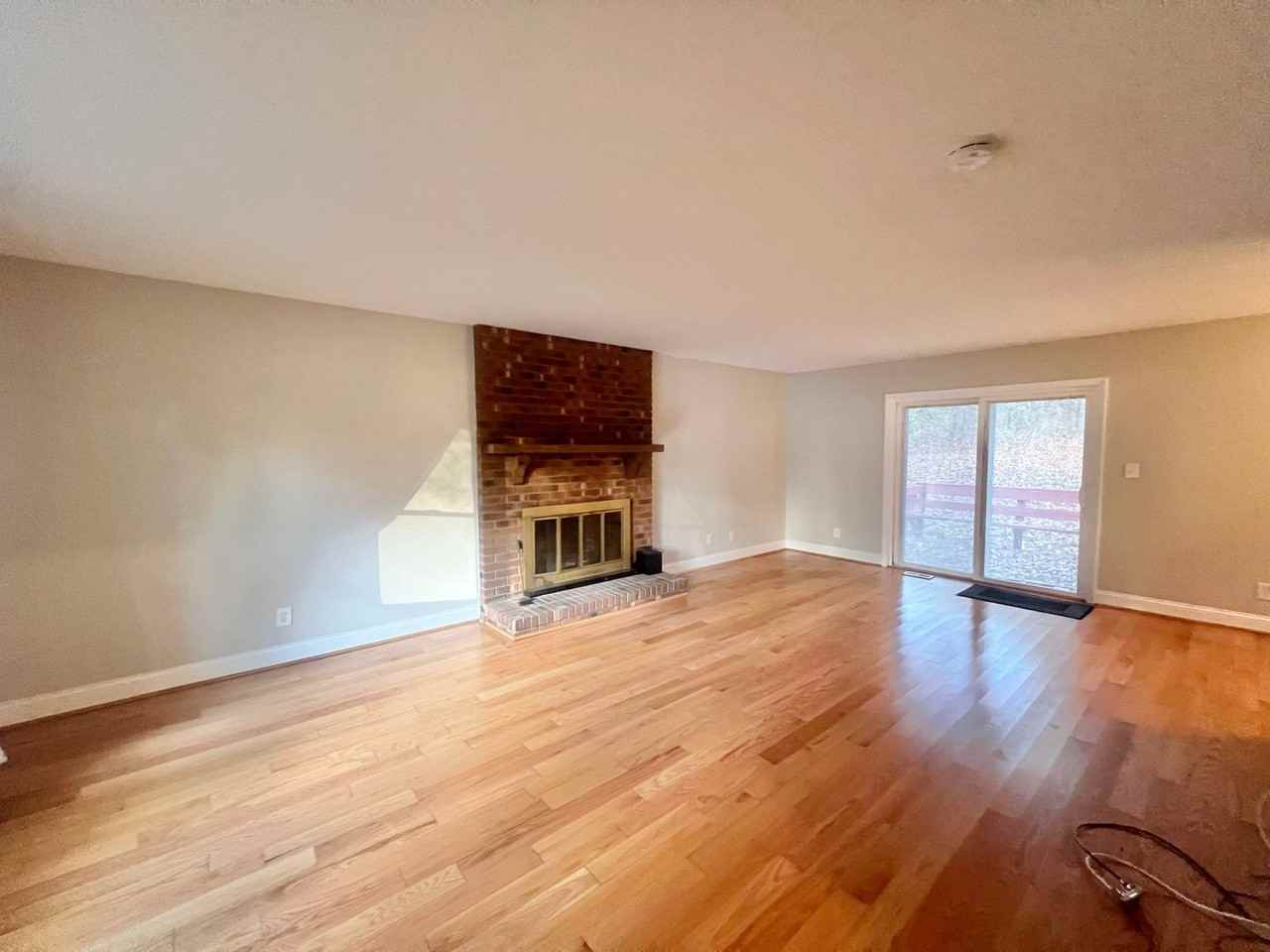 7504 Post Oak Rd - Photo 5 of 27