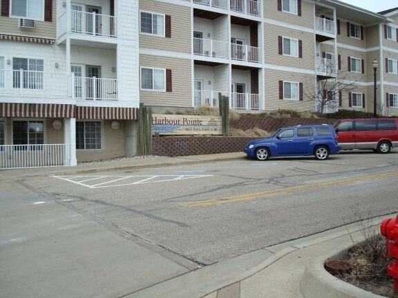 Harbour Pointe - Photo 3 of 33