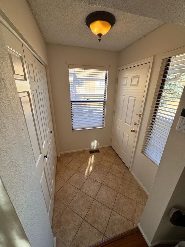 365 Autumn Ridge Cir #F - Photo 2 of 19