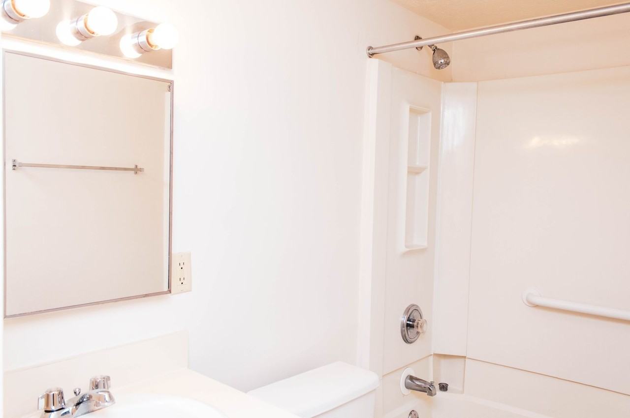 1170 Franklin Avenue - Photo 6 of 11