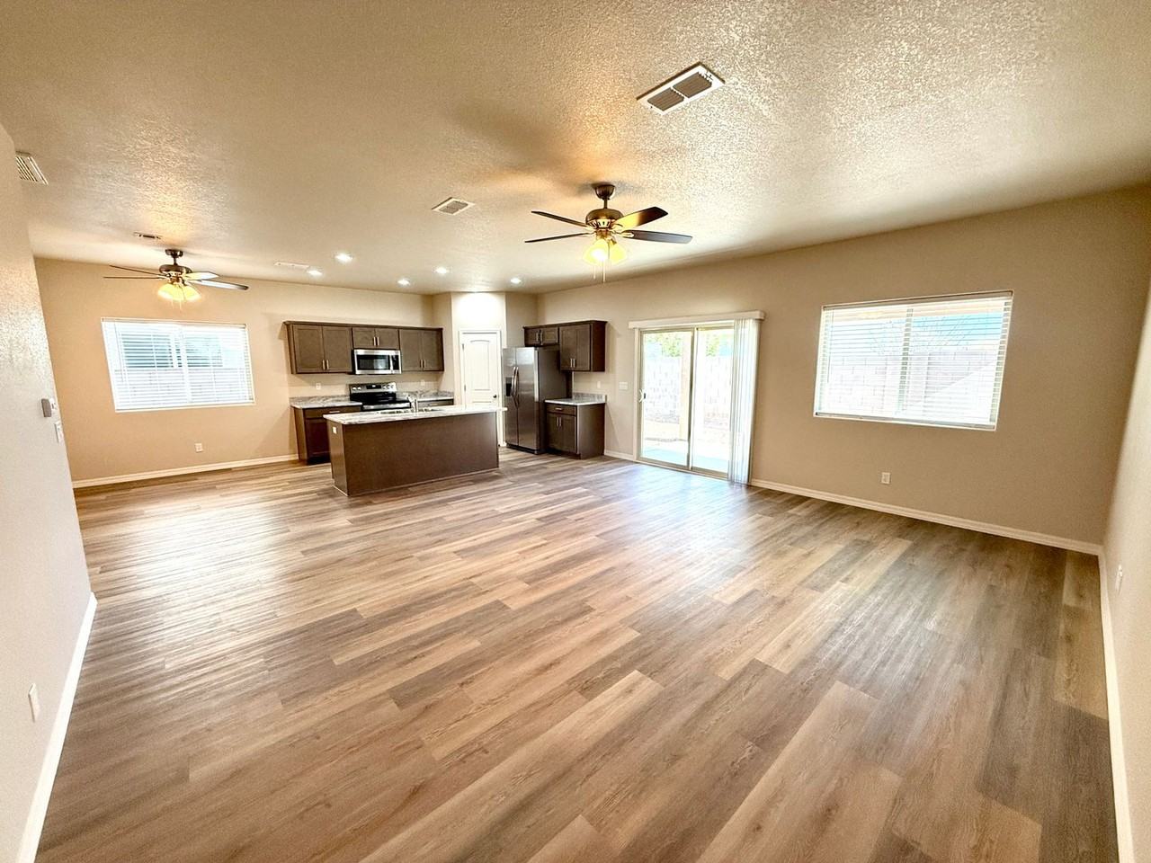 3774 Meadowbrook Ln - Photo 4 of 30
