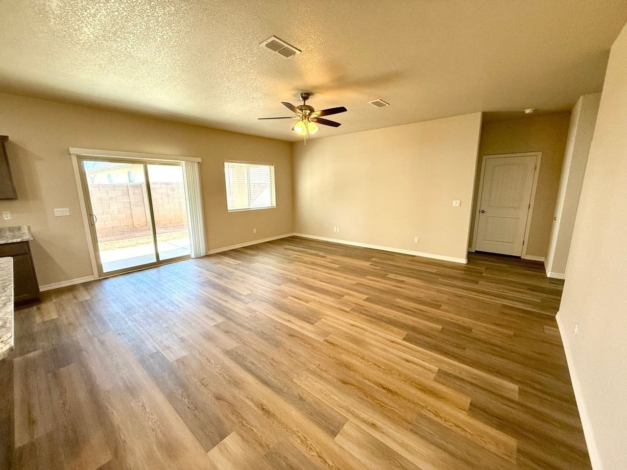 3774 Meadowbrook Ln - Photo 7 of 30