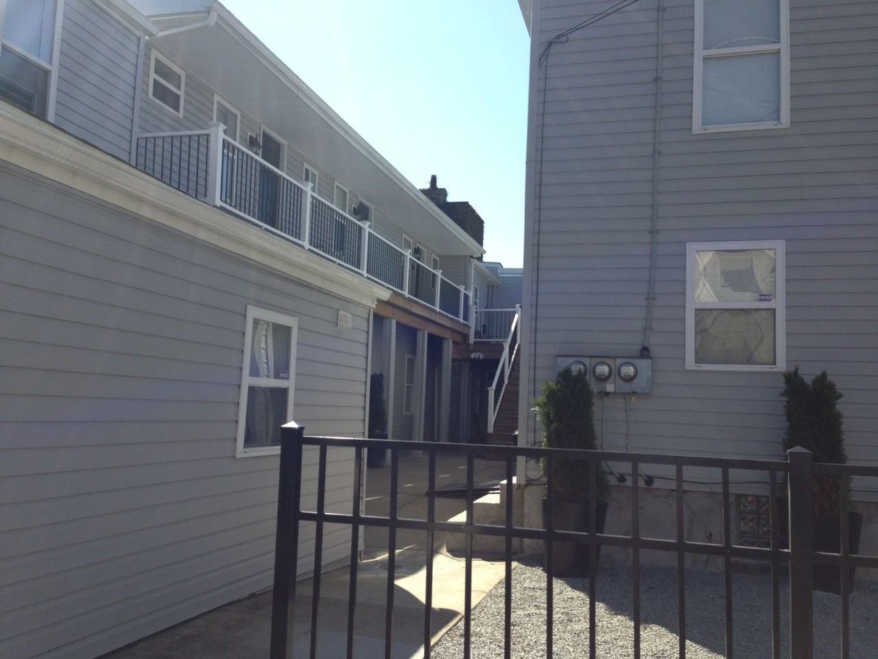 *** Apartments in the Southside *One Block to E. Carson * Modern Renovations * Pet Friendly * Available Now *** - Photo 6 of 50