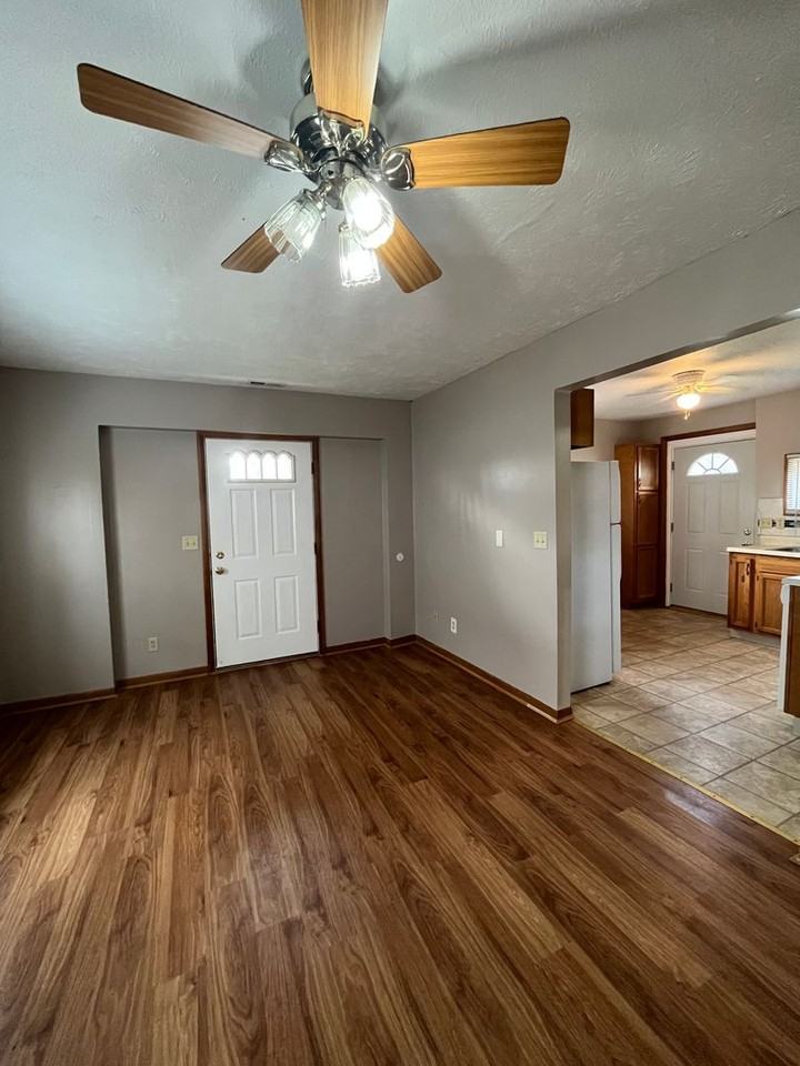 1022 N Oak St - Photo 3 of 19