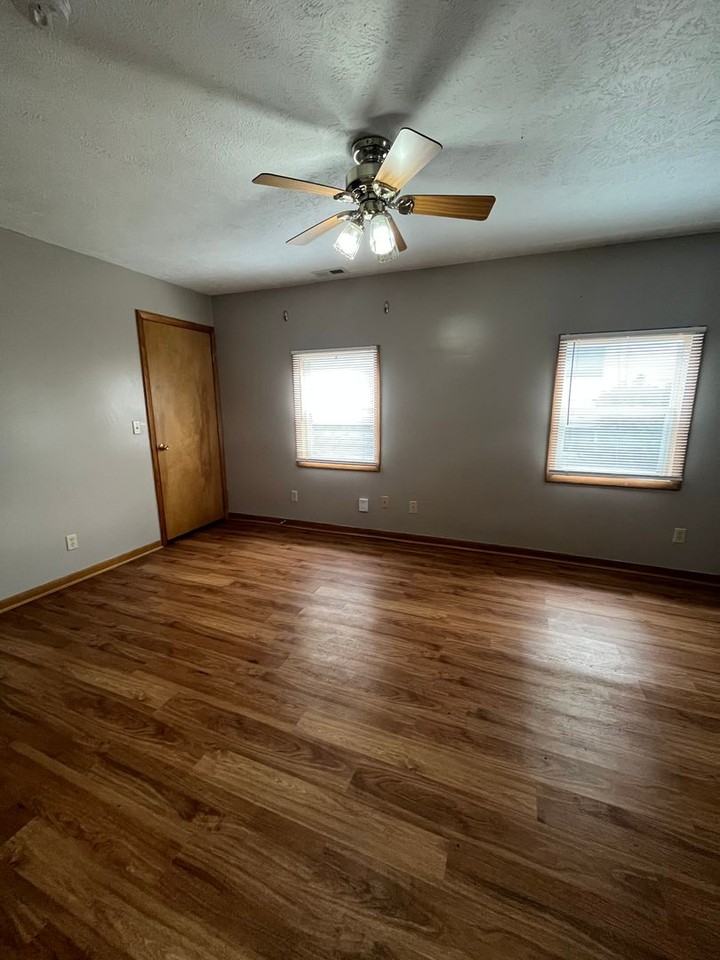 1022 N Oak St - Photo 2 of 19