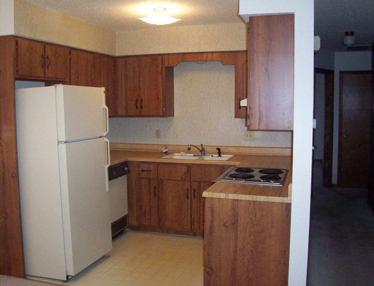 409 E Jewett Pl - Photo 3 of 8