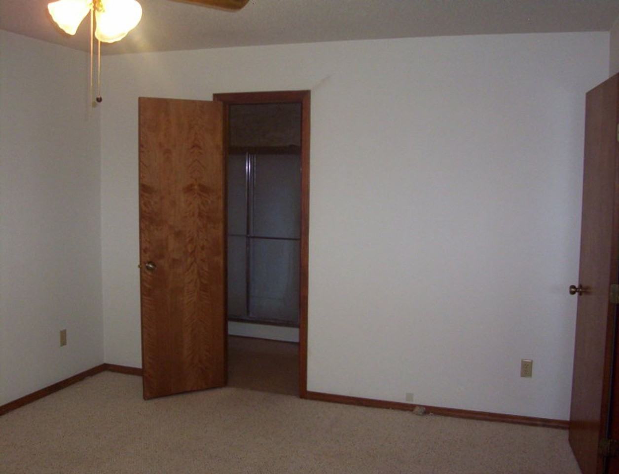 409 E Jewett Pl - Photo 7 of 8