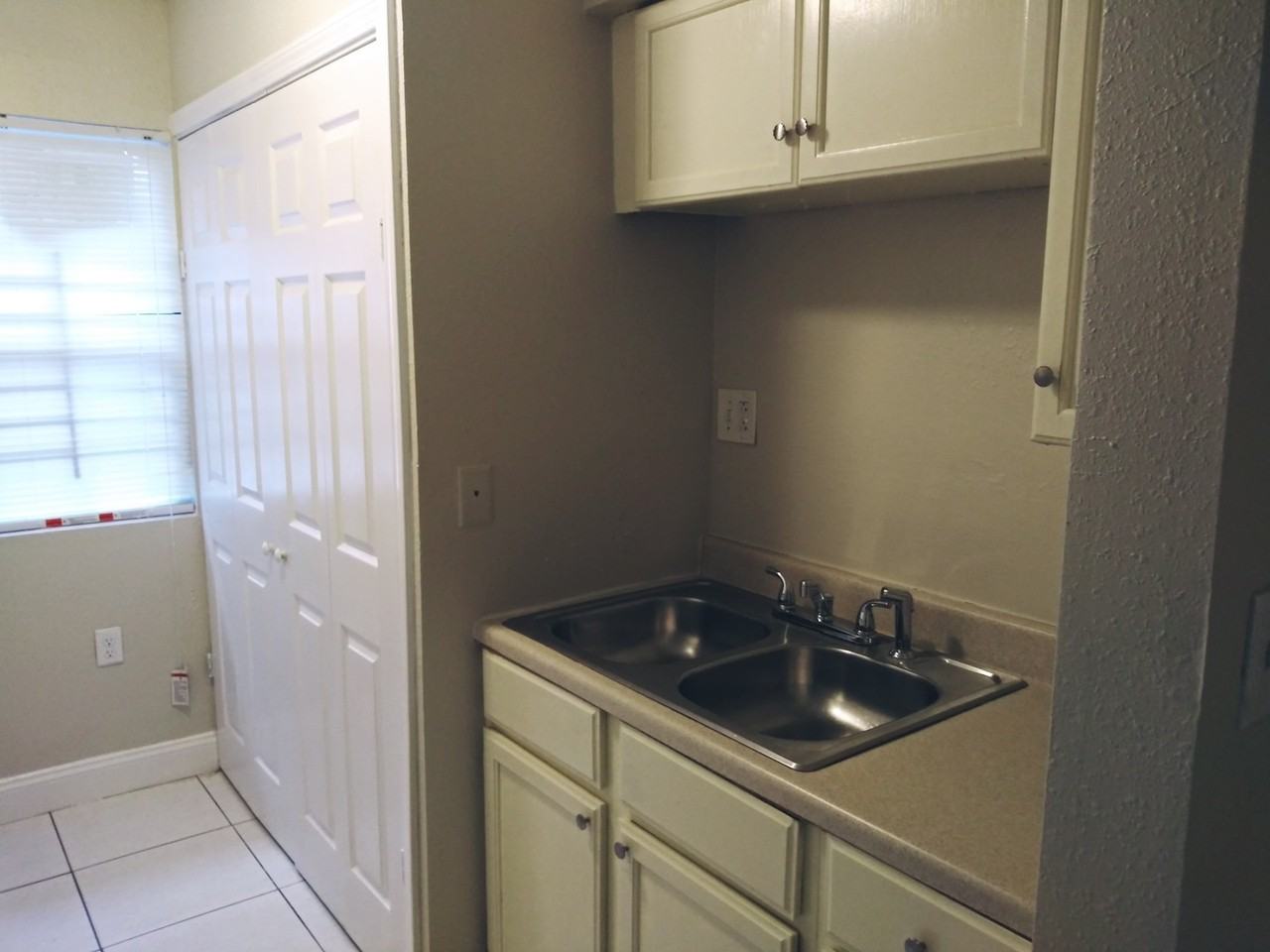 7667 Avon Park Blvd - Photo 2 of 18
