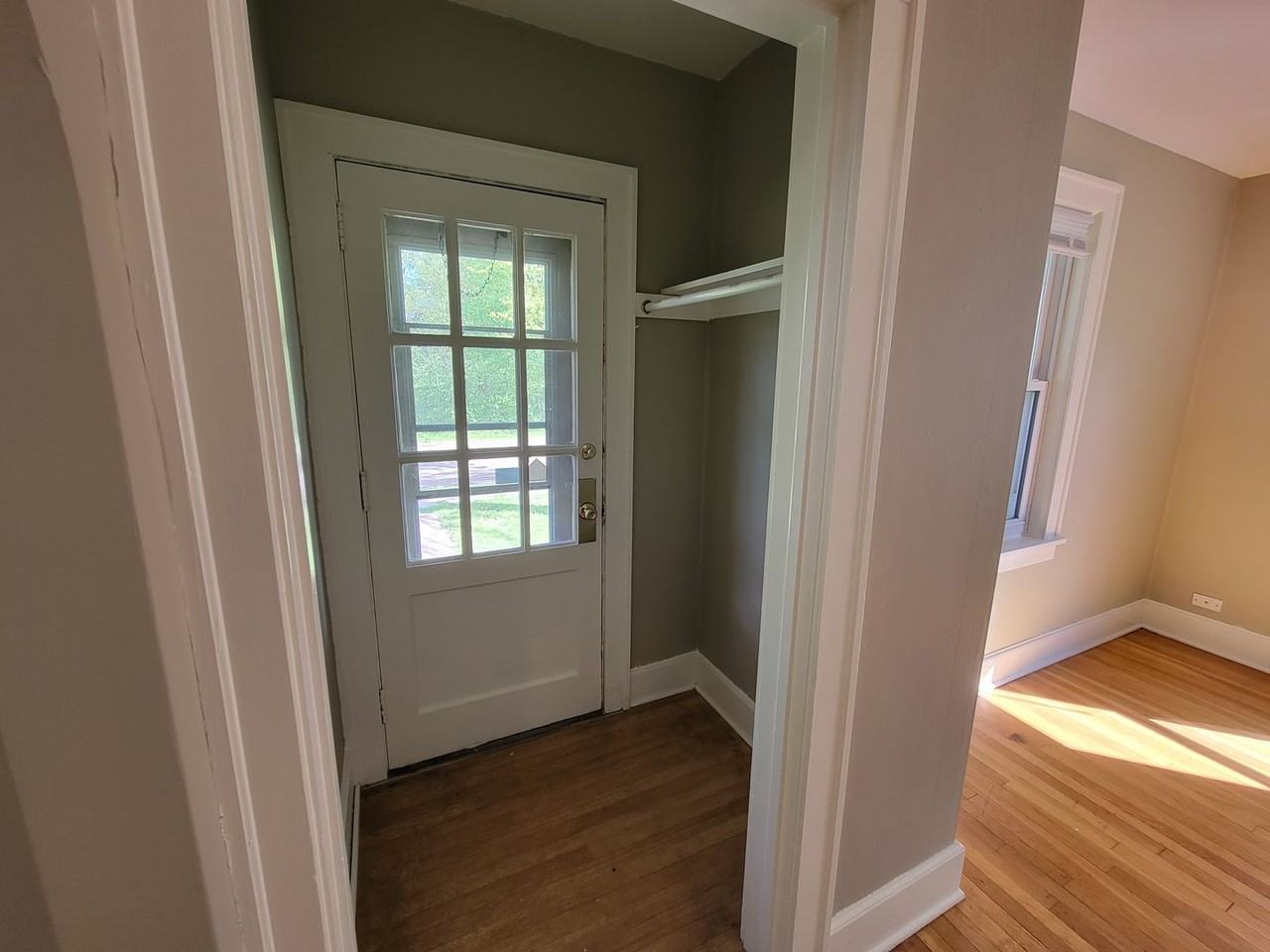 1507 Waverly Ave - Photo 3 of 24