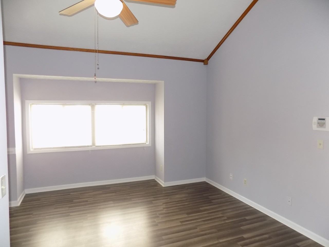 107 Pacific Dr - Photo 5 of 19