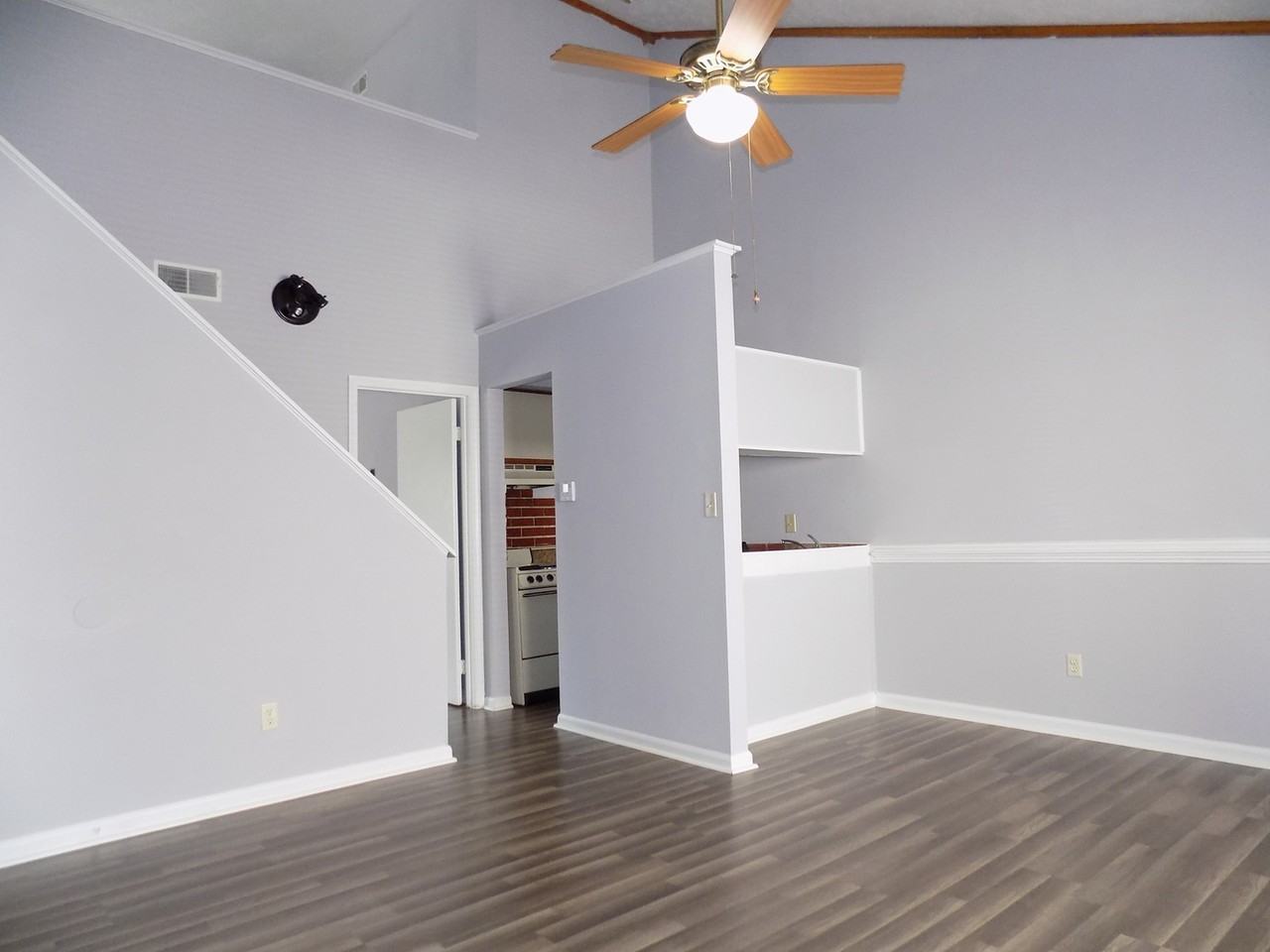 107 Pacific Dr - Photo 6 of 19