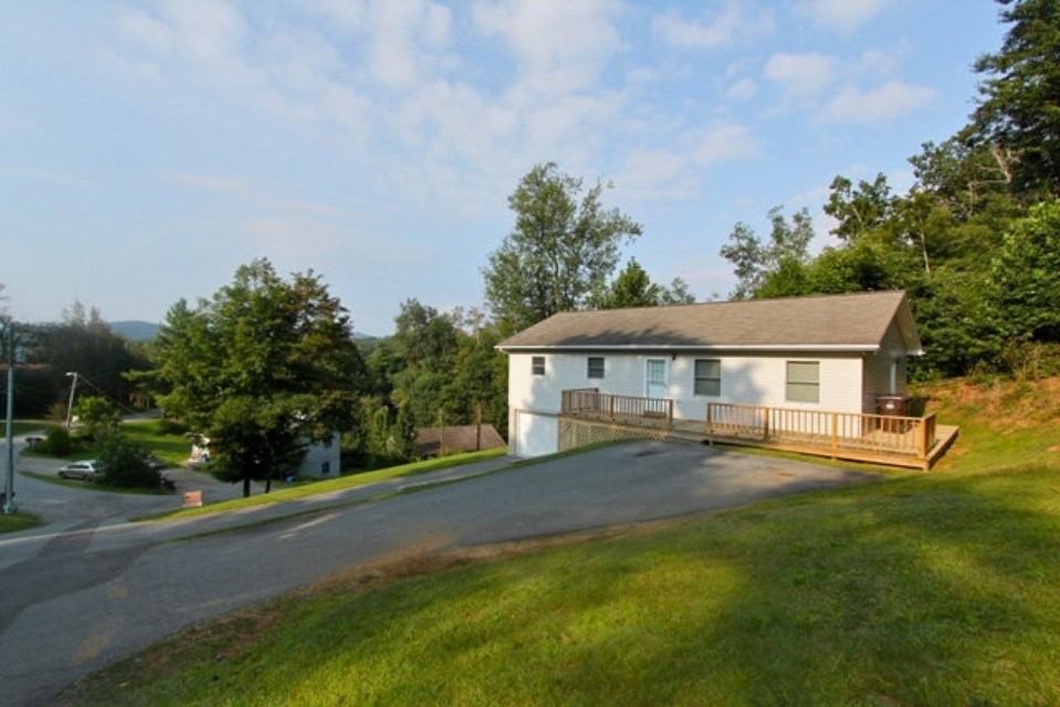 117 Alexander Dr - Photo 2 of 27