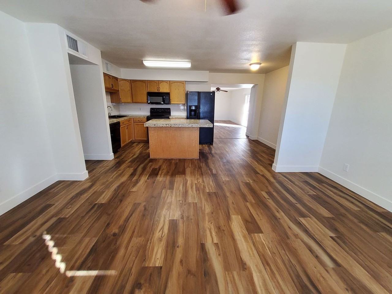 1444 W Huntington Dr - Photo 2 of 13