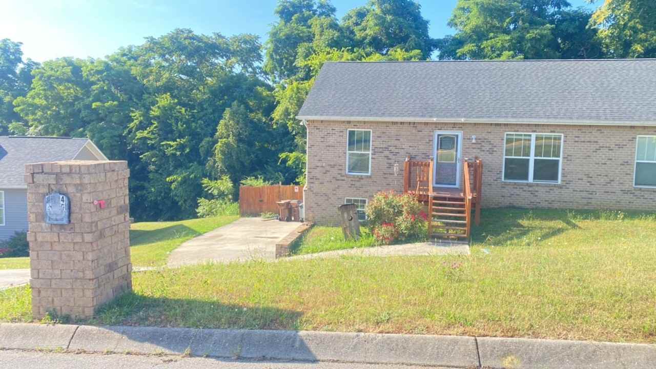 1240 Jessica Loop - Photo 2 of 19