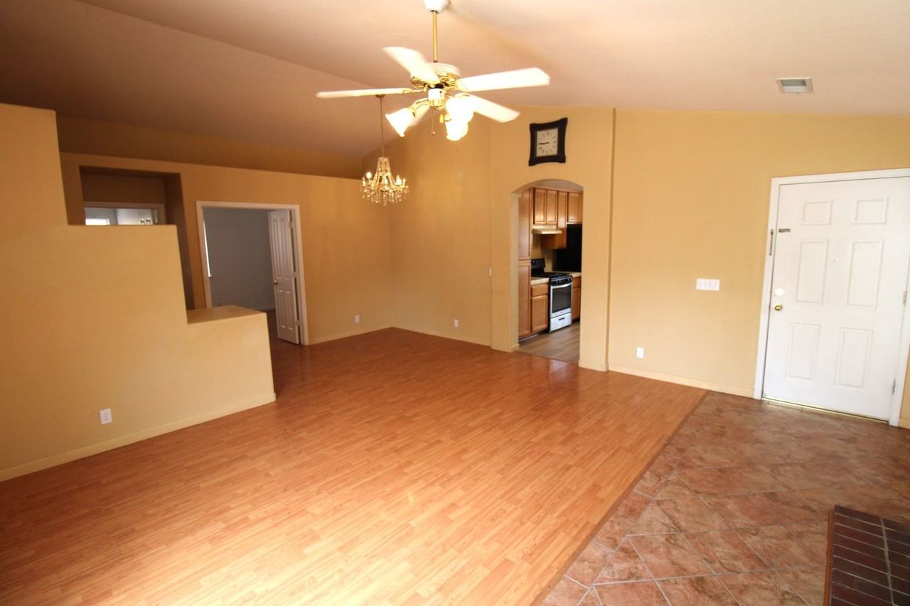 8418 Patmon Dr - Photo 4 of 20