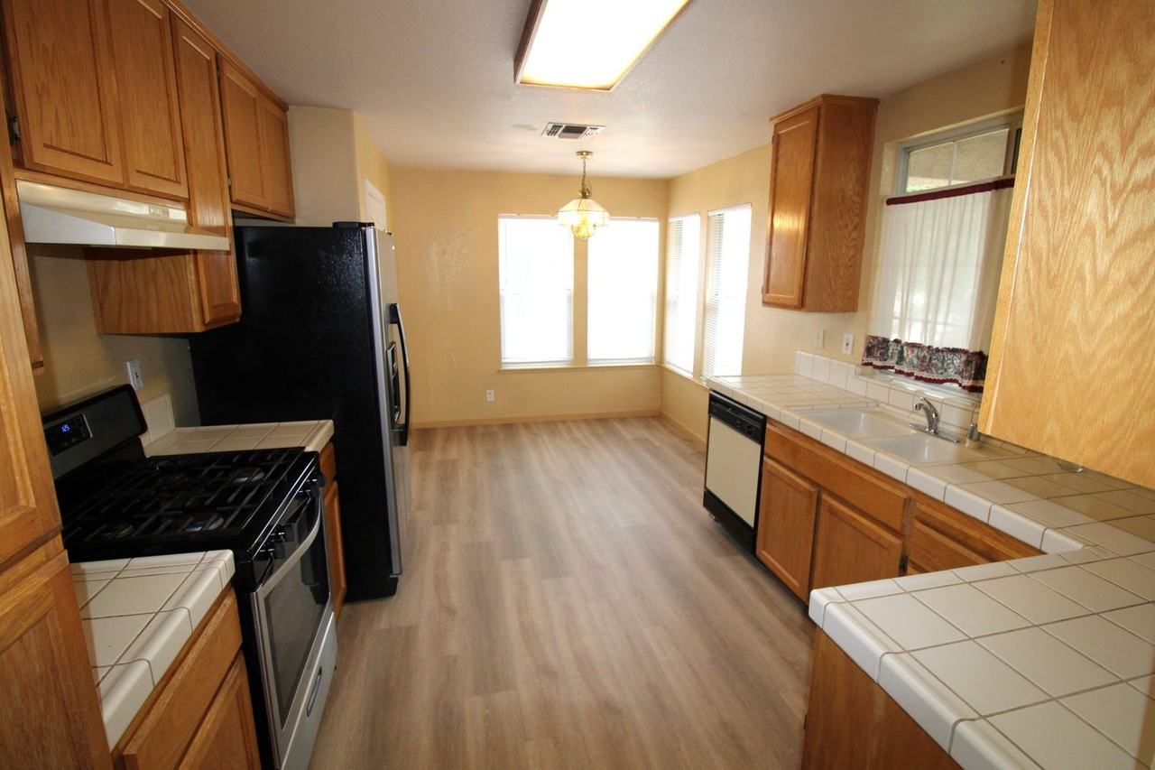 8418 Patmon Dr - Photo 5 of 20