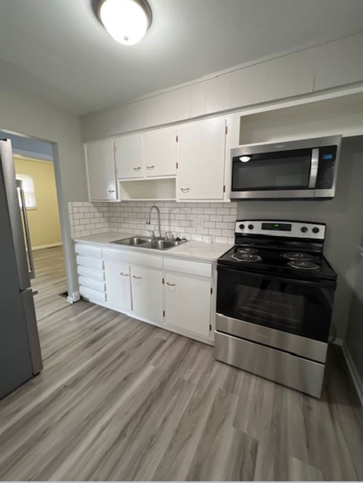 1925 Argyle Dr - Photo 3 of 21