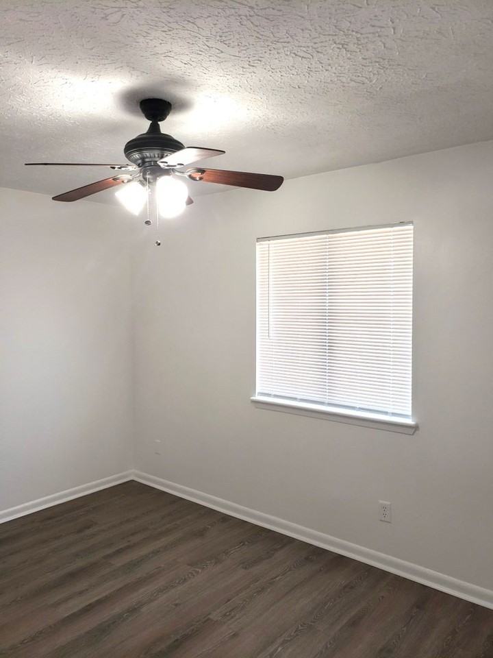 3914 Venetian Cir - Photo 3 of 14