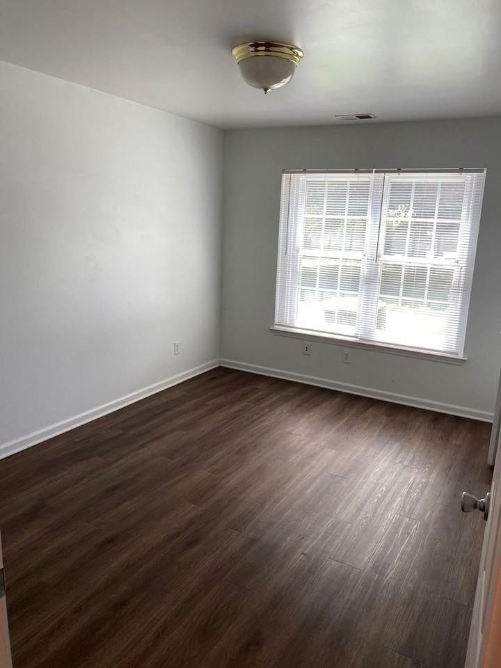 215 W College Ave - Photo 4 of 6