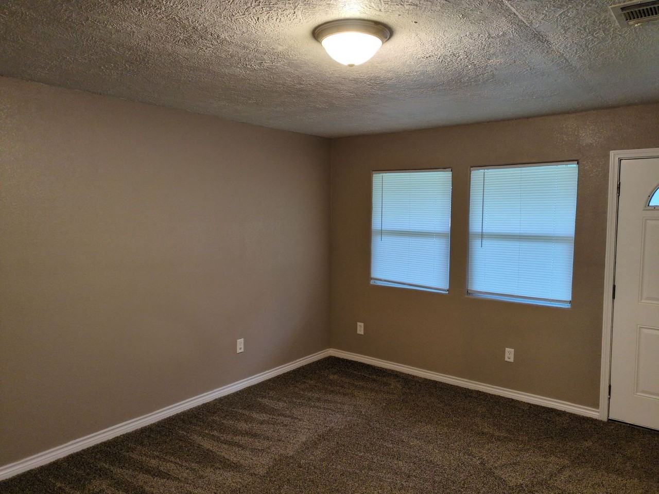 5180 Parkview Dr - Photo 6 of 16