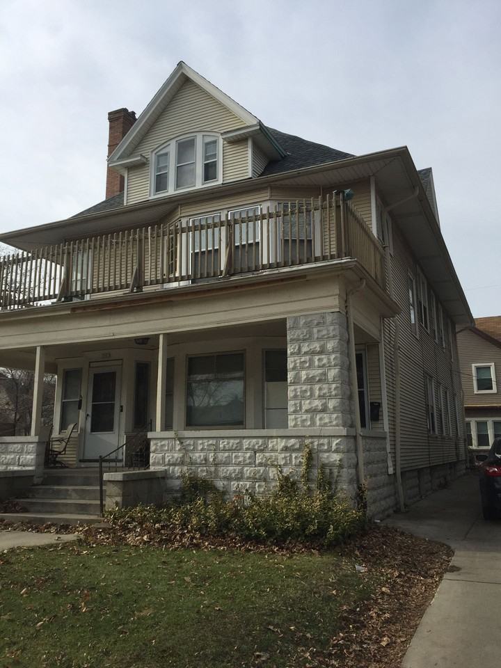 3003 N Maryland Ave - Photo 2 of 50