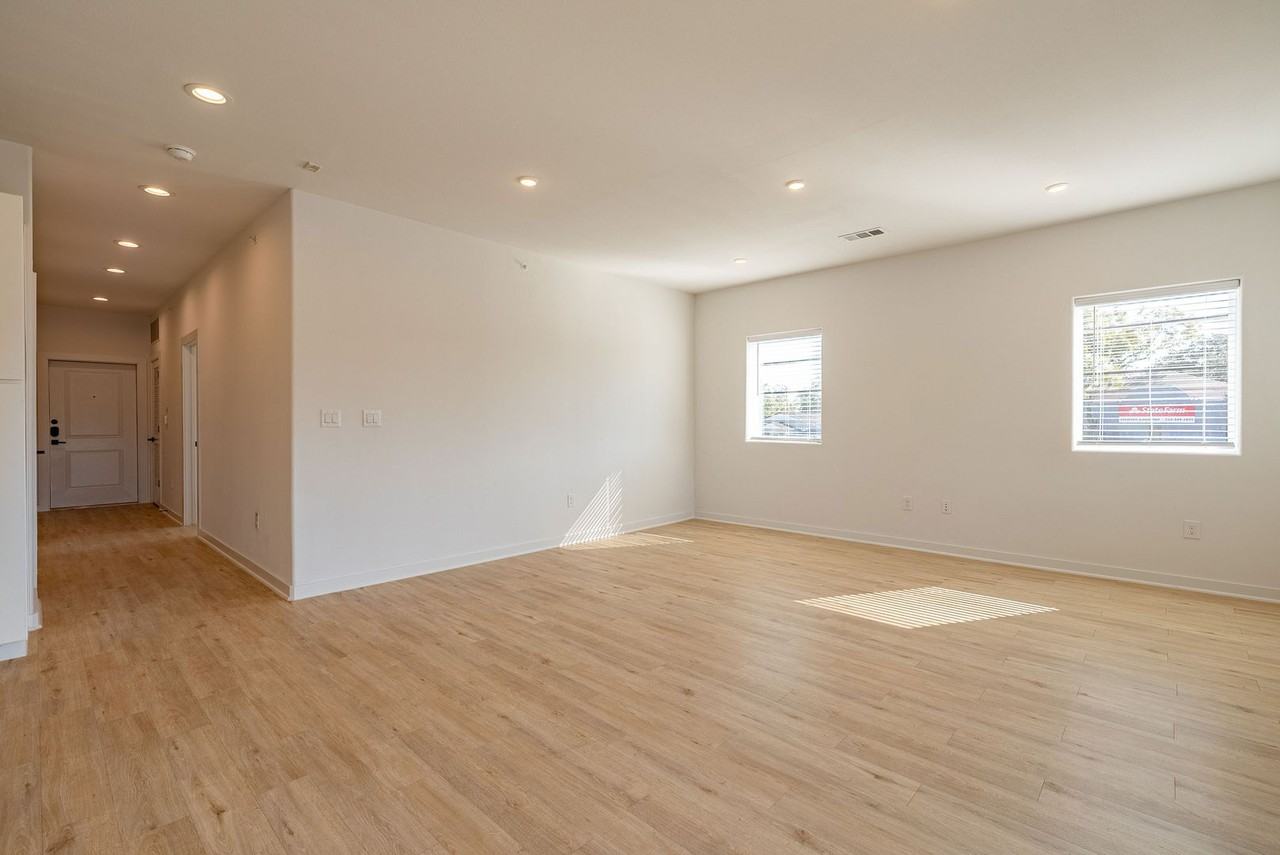 100 W Mockingbird Ln #201 - Photo 2 of 16