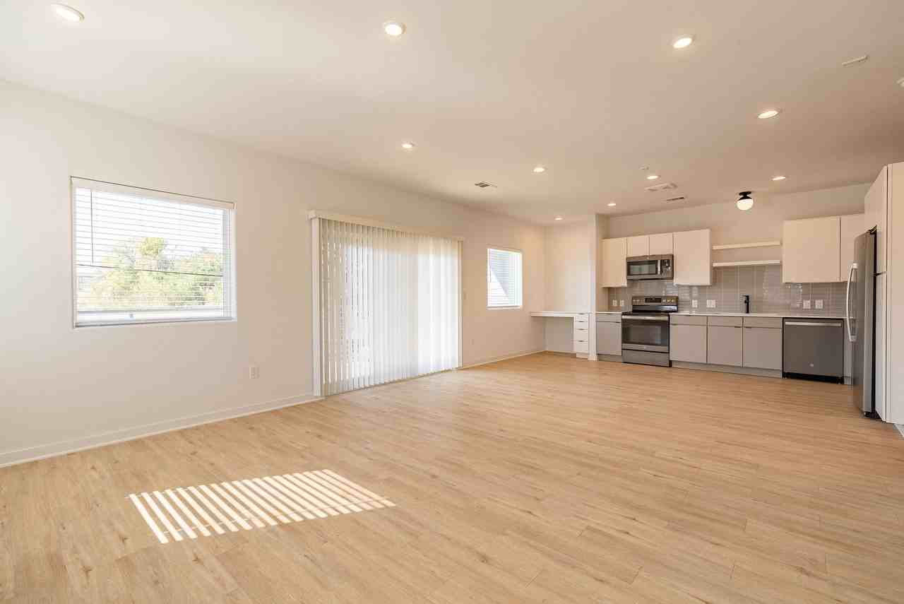 100 W Mockingbird Ln #201 - Photo 3 of 16