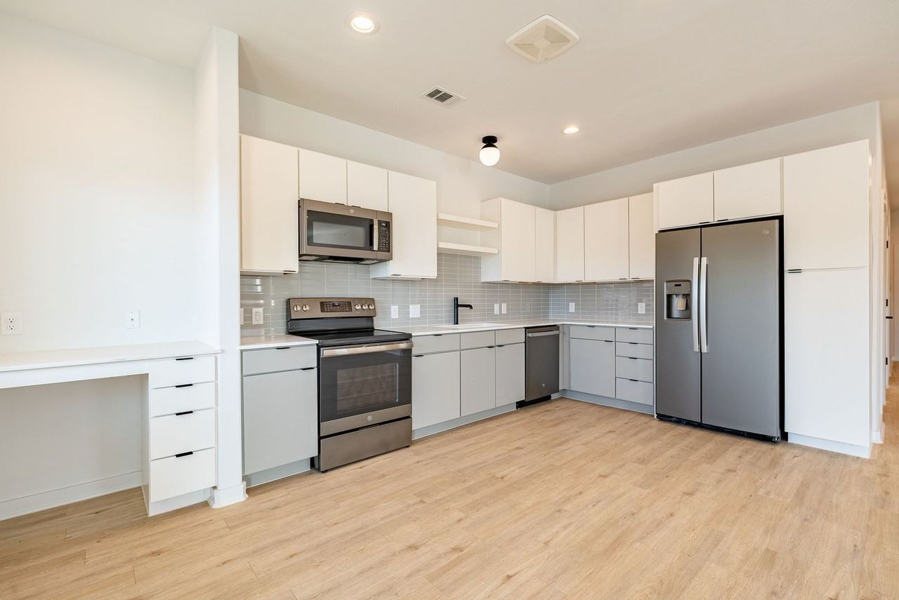 100 W Mockingbird Ln #201 - Photo 4 of 16