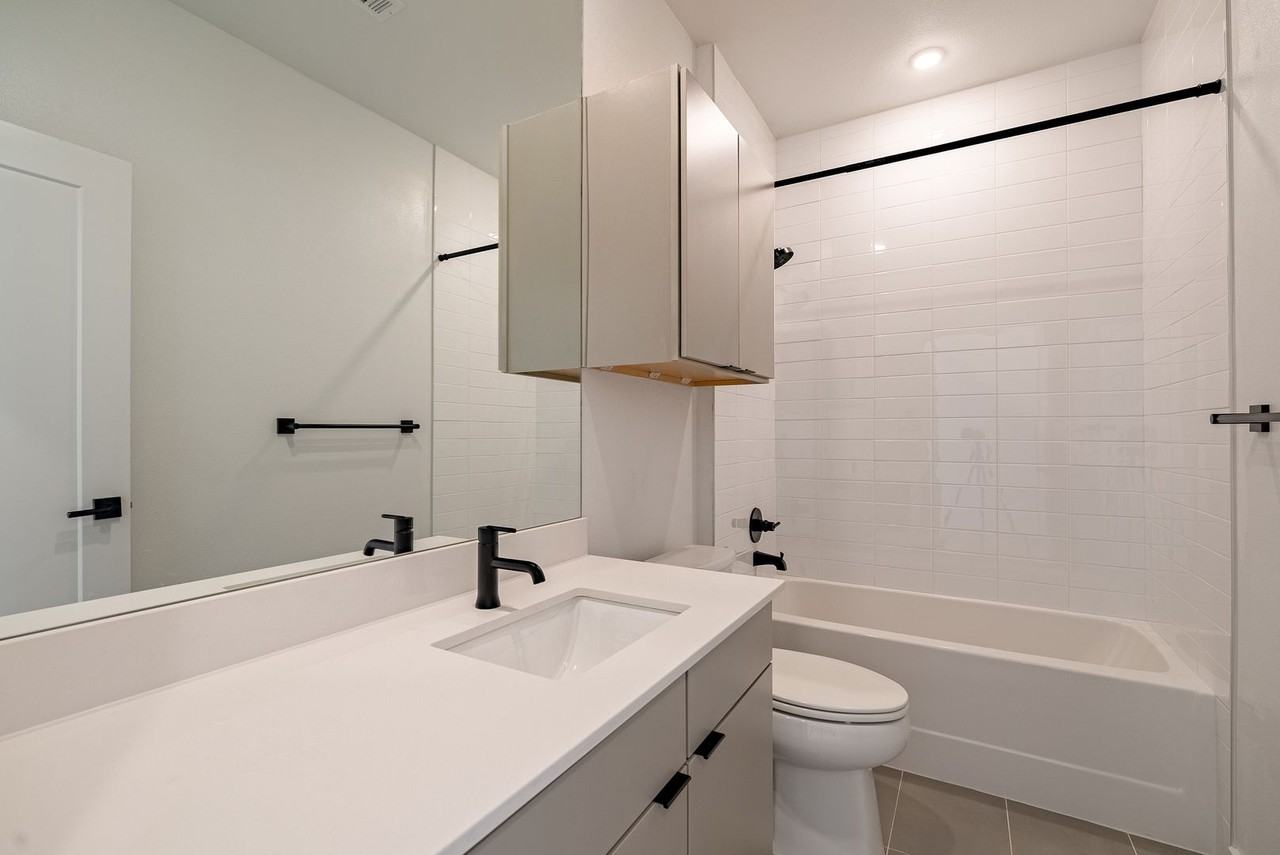 100 W Mockingbird Ln #201 - Photo 5 of 16