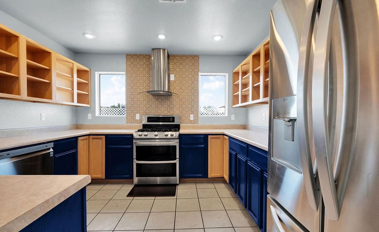 2938 Fountain Ave - Photo 3 of 9