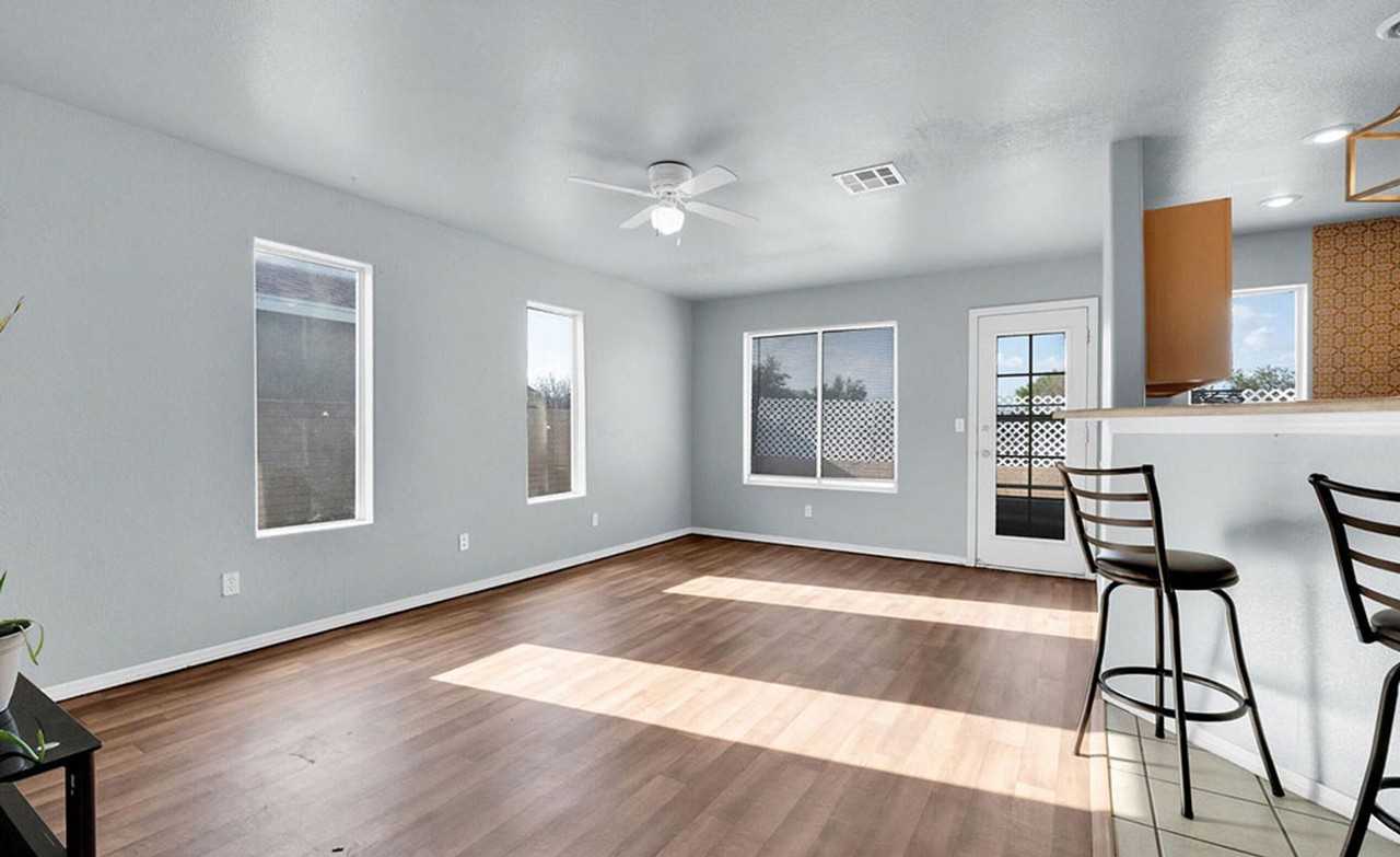 2938 Fountain Ave - Photo 4 of 9