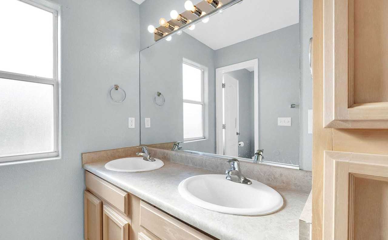 2938 Fountain Ave - Photo 6 of 9