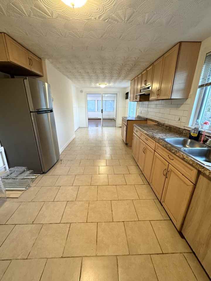 1088 S Franklin St #2 - Photo 3 of 9