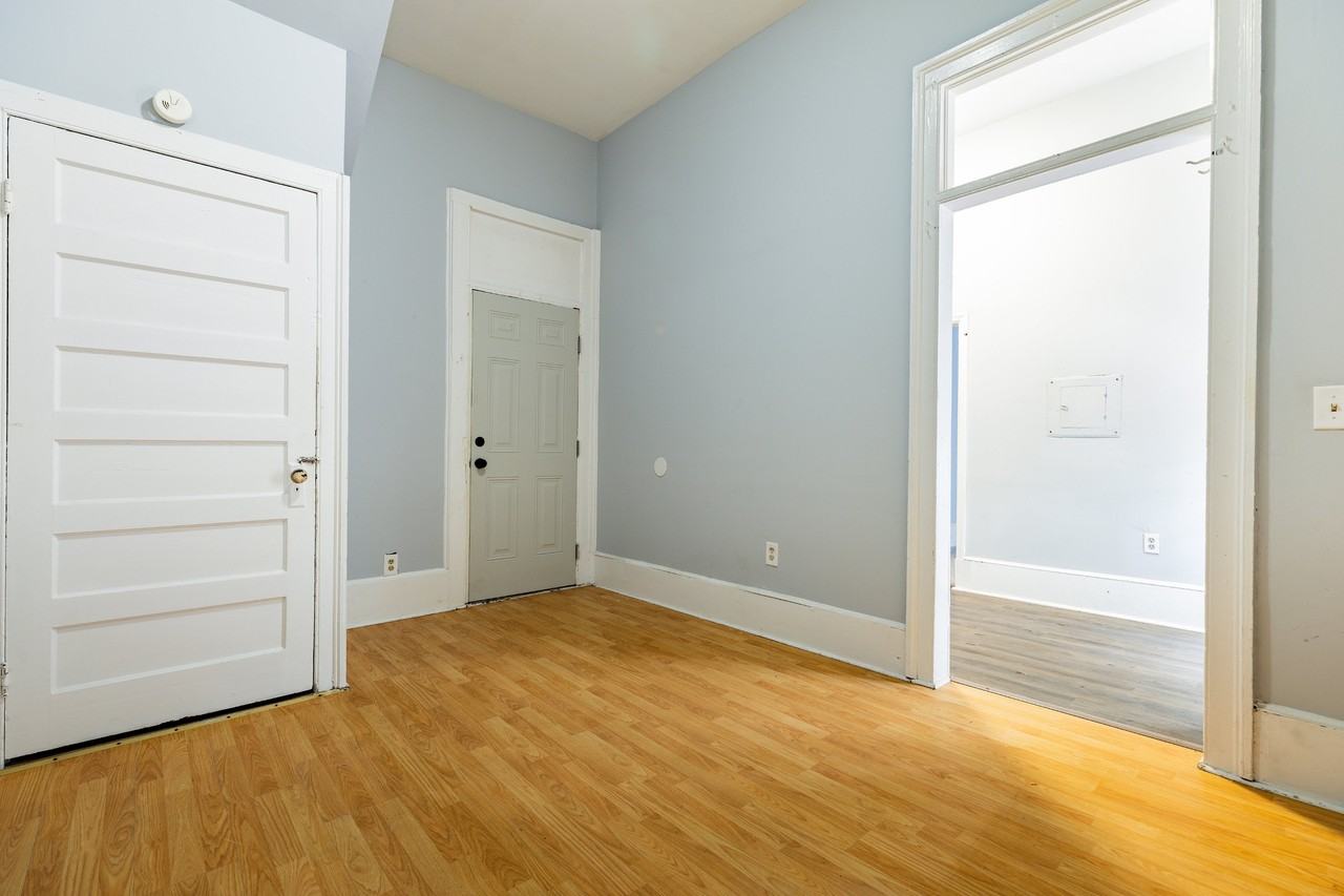 Ivory Cottage Apartments - Photo 2 of 6