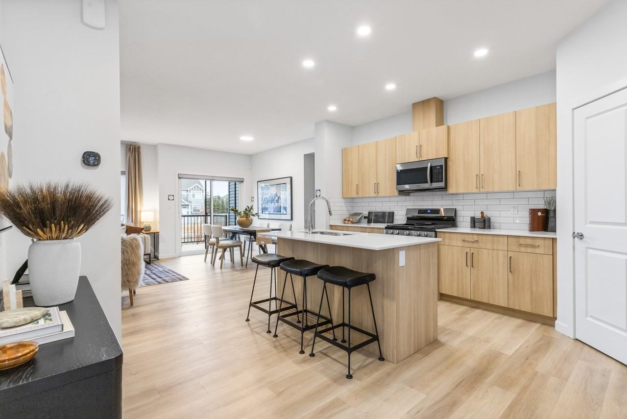 2207 Muckleplum Crescent Southwest - Main 4 - Photo 2 of 22