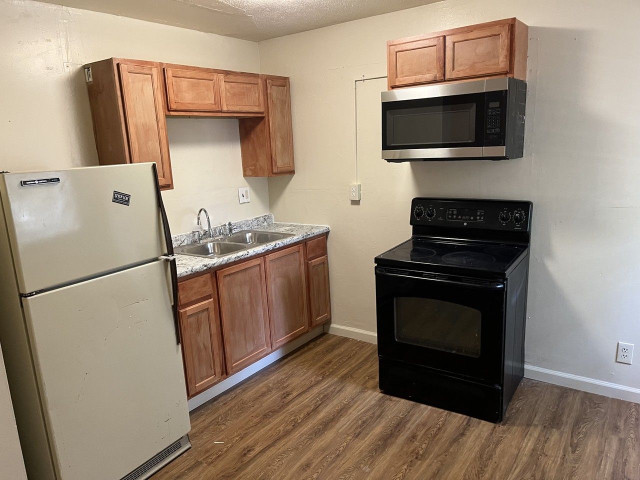 4837 Northland Ave #2F - Photo 3 of 8