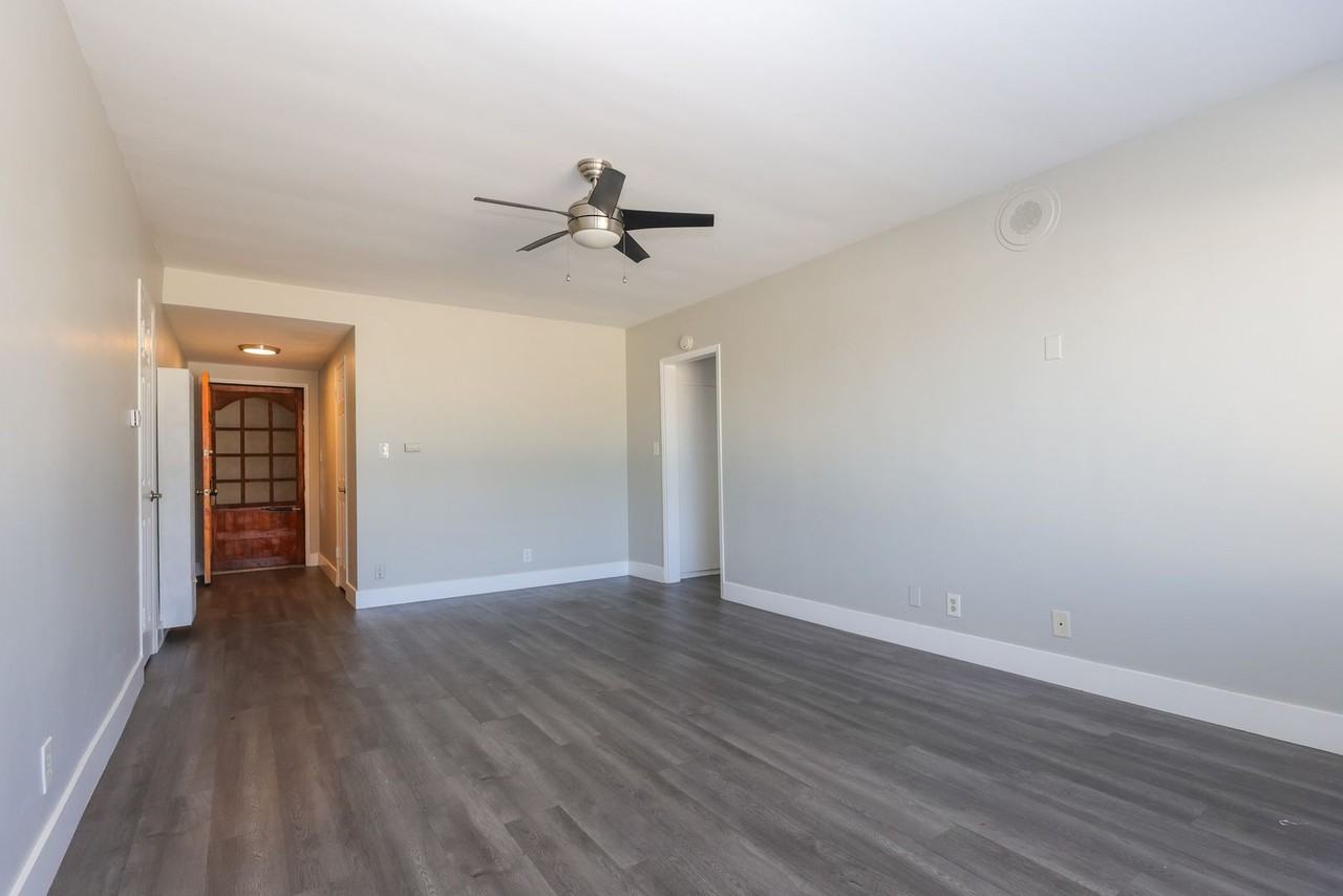 La Casa Blanca - Photo 3 of 13