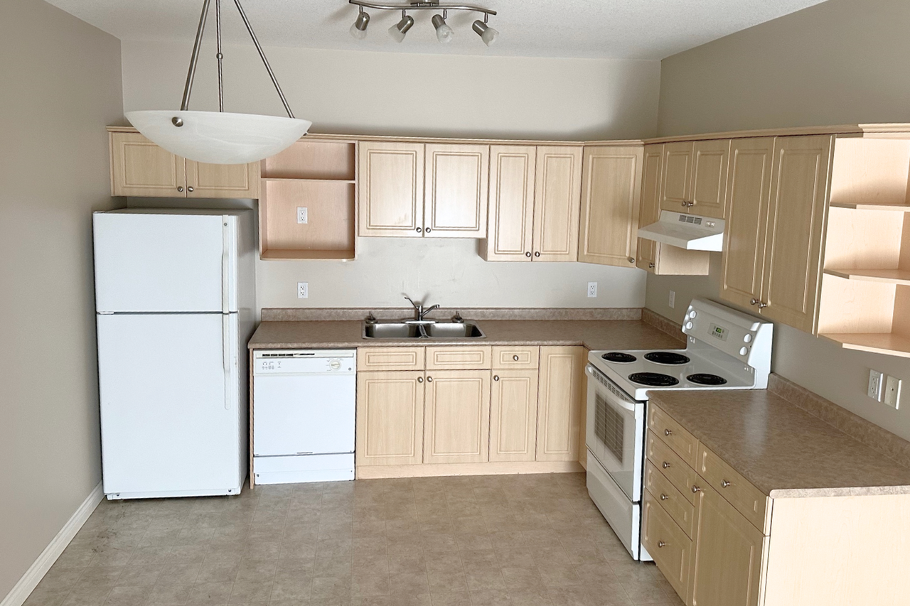 9914 101 Avenue - 307Renaissance #307 - Photo 2 of 11