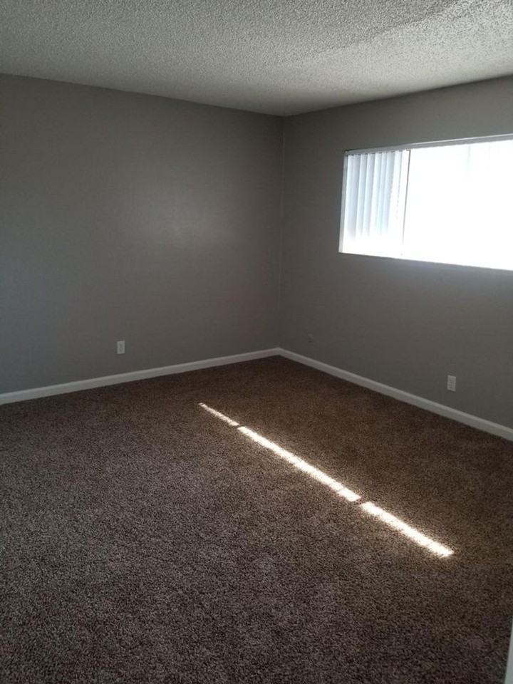 1625 Scenic Drive - Photo 3 of 20