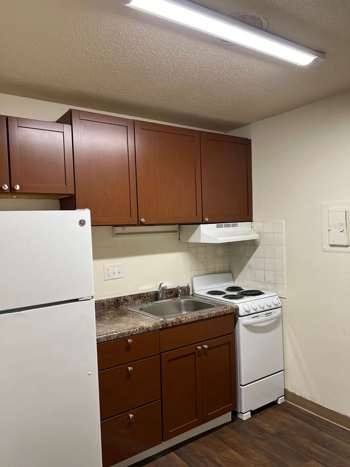 HOT DEAL 2 M0NTHS FREE!! APPLY TODAY! 2BR/1BA - Photo 2 of 8