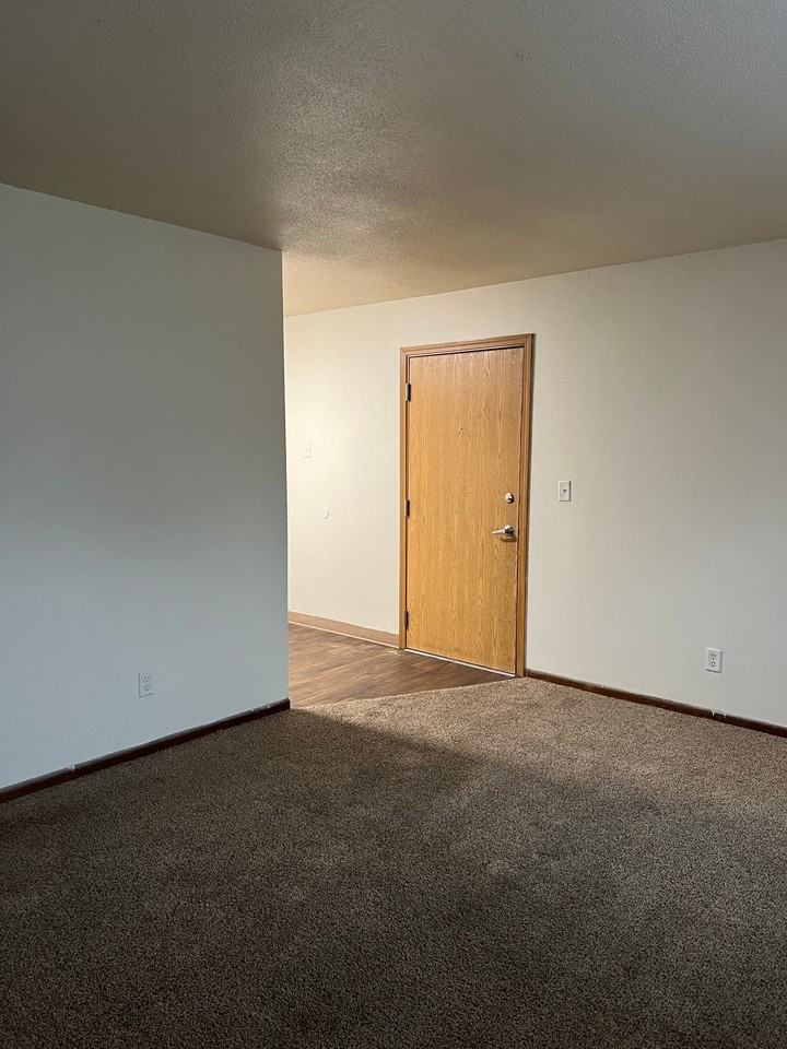 HOT DEAL 2 M0NTHS FREE!! APPLY TODAY! 2BR/1BA - Photo 5 of 8